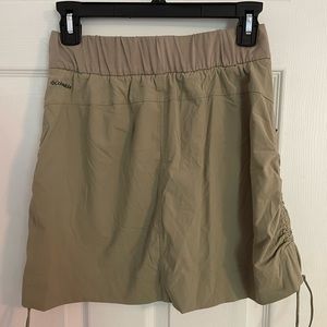 Columbia Green/Tan Skort. Size M/L.